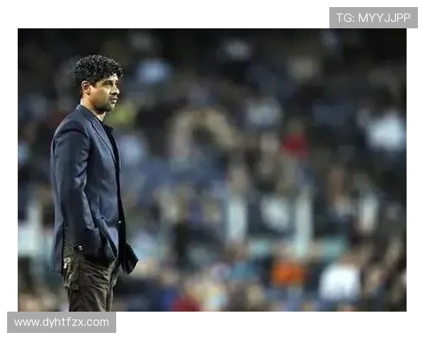 小罗怀旧晒巴萨时期与梅西里杰卡尔德打网球的珍贵瞬间